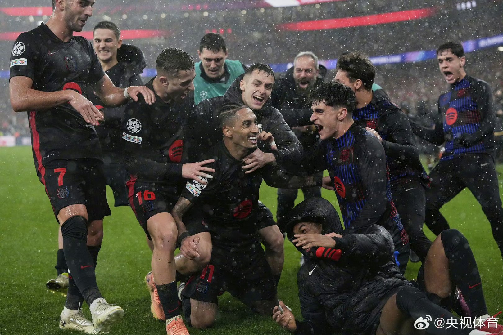 雷速APP-包含非洲杯赛再掀激情，赛场上激烈对抗的词条