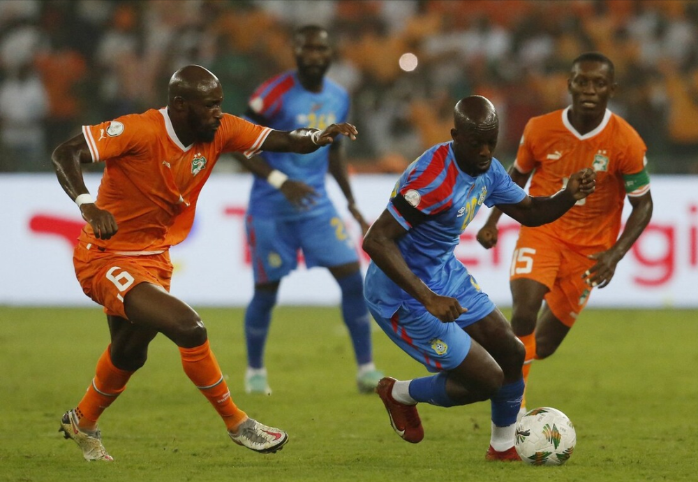 包含非洲杯赛再掀激情，赛场上激烈对抗的词条