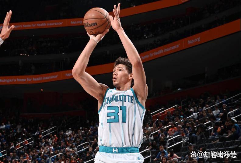 包含黄蜂前锋高效得分,为球队贡献巨大的词条 包含黄蜂前锋高效得分,为球队贡献巨大的词条