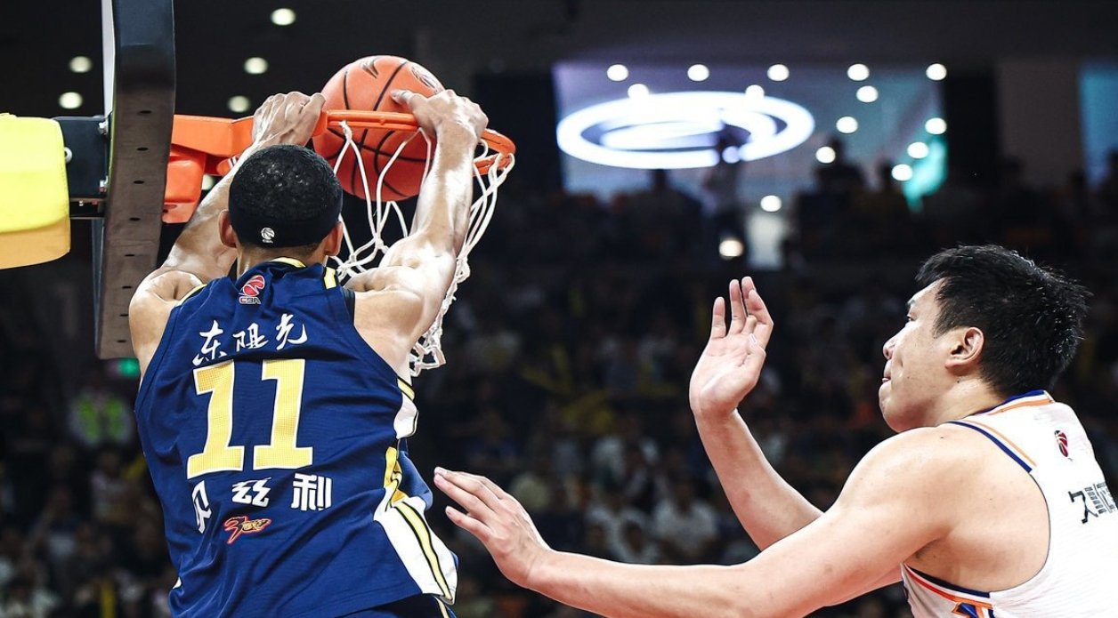 包含广东队完胜江苏队，张镇麟关键制胜的词条