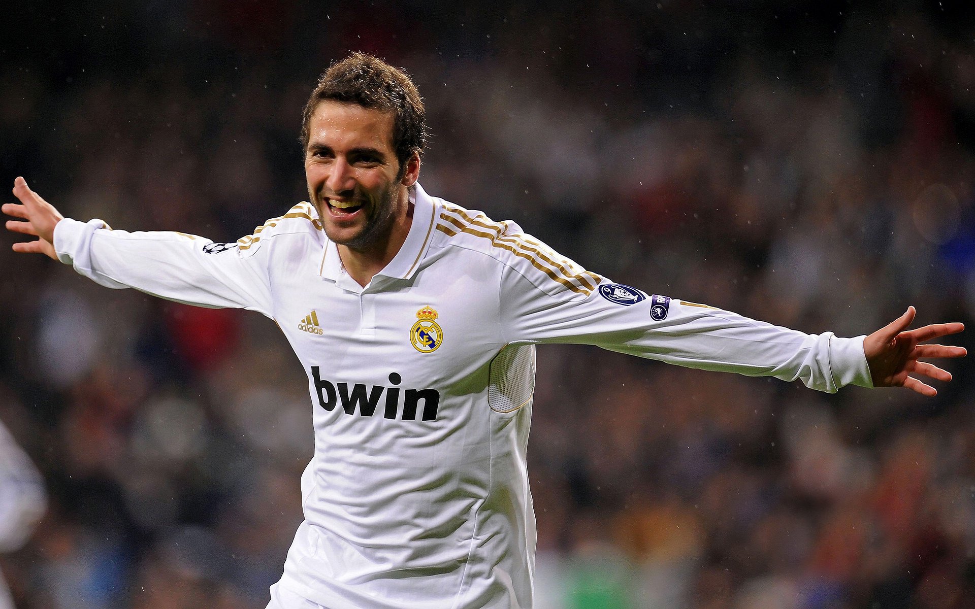 非洲雄狮的怒吼，加纳完胜勒沃库森，劳塔罗关键时刻的救赎与崛起